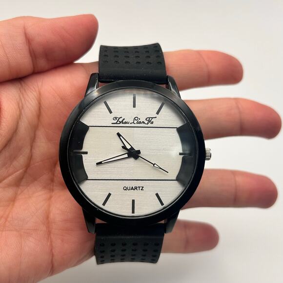 LHAU LIAN FA Silver Dial Black Silicon Band Men’s Watch Working New Battery - Picture 5 of 8